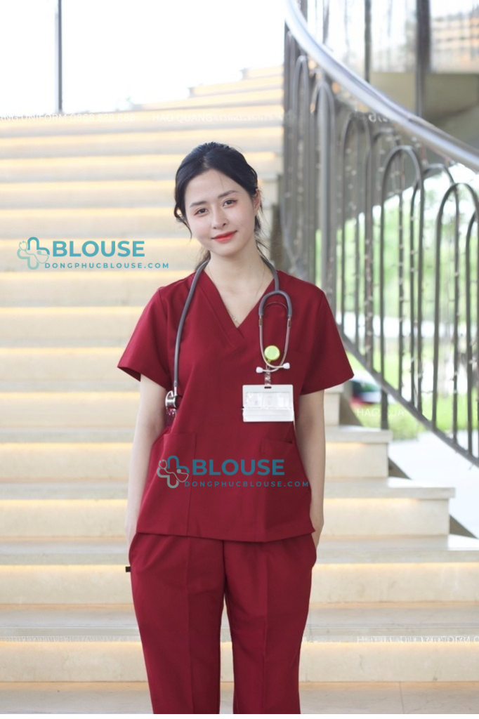 Bộ Scrubs Cổ Tim Màu Đỏ Đô Cao Cấp - Mã SC07