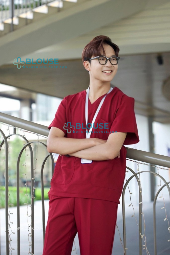 Bộ Scrubs Cổ Tim Màu Đỏ Đô Cao Cấp - Mã SC07