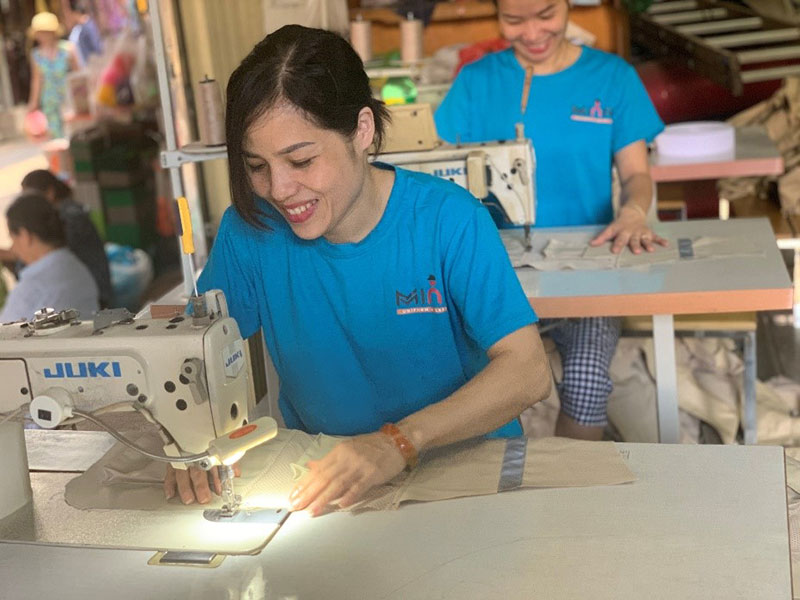dia-chi-may-dong-phuc-blouse-mina-safety