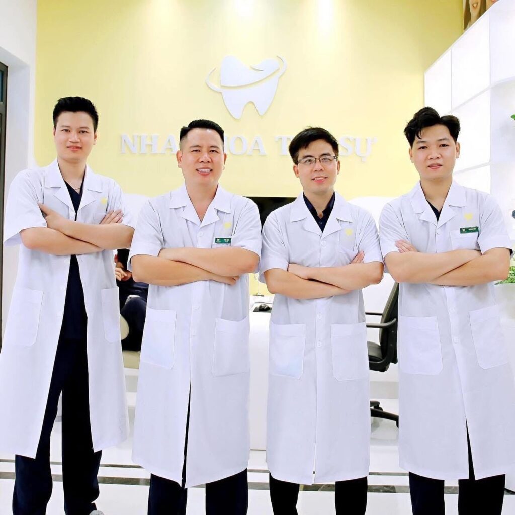áo blouse trắng là gì