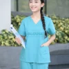 Bộ quần áo scrubs cổ tim cao cấp màu xanh ngọc cho nữ2