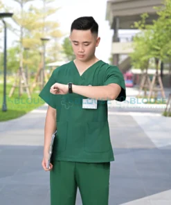 bộ quần áo scrubs cổ tim cao cấp cho nam màu xanh lá3