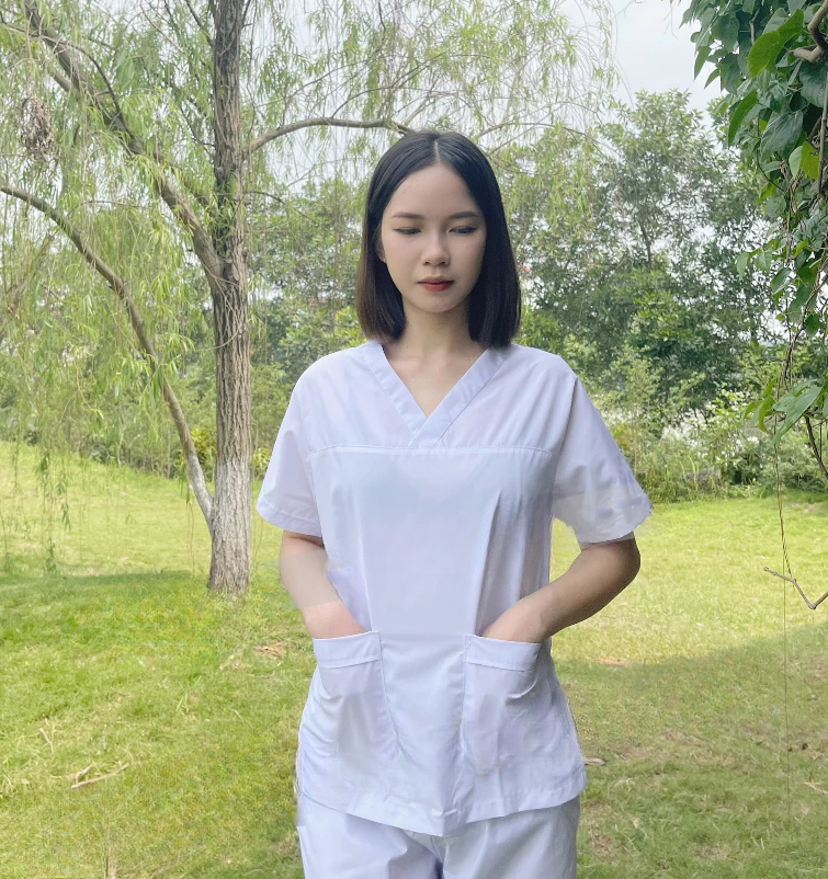 Vải Lon nhật dùng để may bộ quần áo scrubs cổ tim với giá thành rẻ