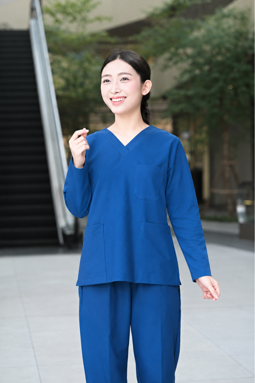 bộ scrubs cổ tim cao cấp kiểu dáng dài tay màu xanh sẫm1